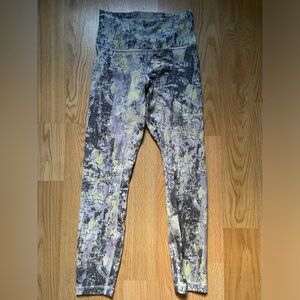 Lululemon Athletica - WonderTrain Leggings with Pockets - Size 6, 25”